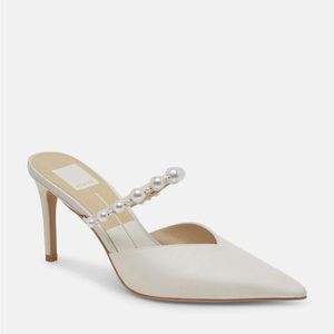 **BRAND NEW** Kanika Pearl Heels